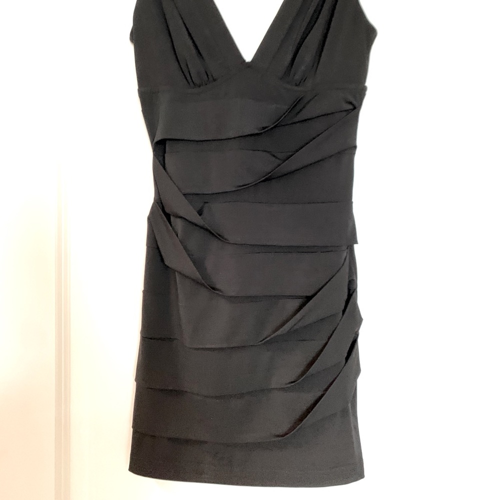 🔥Banded Mini Little Black Dress!🔥